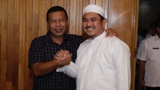 Ada Apa, Romi Sambangi Mashuri di Rumahnya