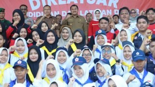 Relawan Peragakan Aksi Heroik Selamatkan KorbanDalam Pembukaan Diklat KSR PMI