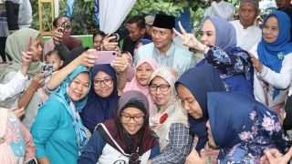 Sosialisasi di Depok Bersama Ingrid, AHY Minta Warga Gunakan Hak Pilihnya