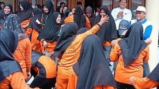 Bupati Naikkan Honor Tenaga Kebersihan