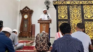 Malam Puasa Kedua, Bupati H. Mashuri Tarawih di Masjid Agung Al-Mubaroq