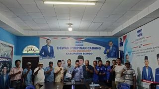 Teng, M. Hasbi daftar di Demokrat