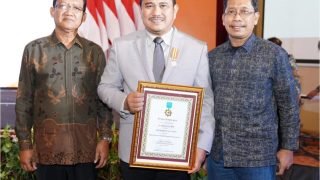 Peduli Terhadap Koperasi, Bupati Bungo Terima Penghargaan